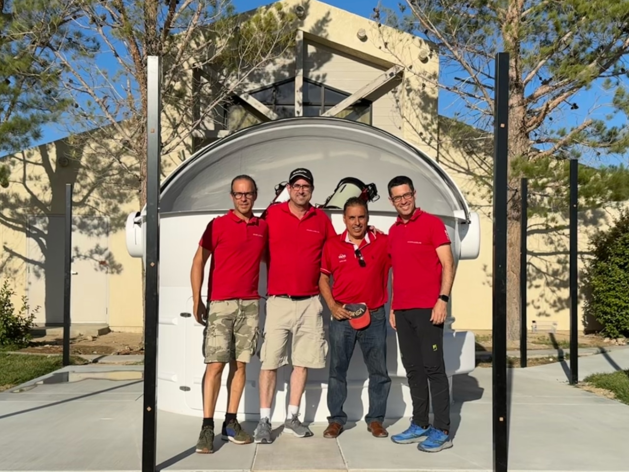 DUAL-COMPACT Observatory Station installata nella Contea di San Bernardino (California)